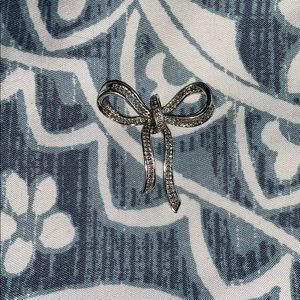 925 Bow pendant with diamond chips